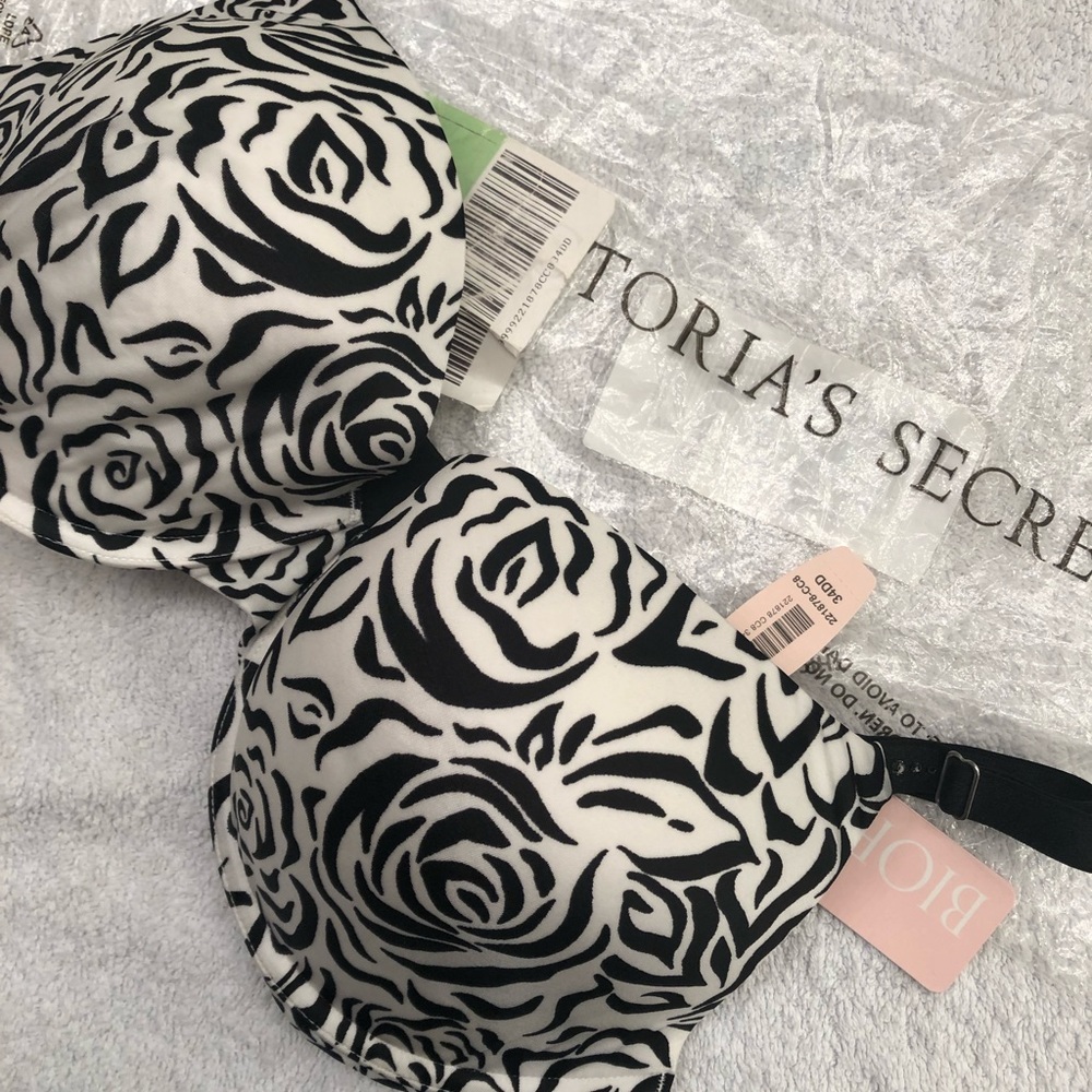 Victoria’s Secret 34DD black/white bra